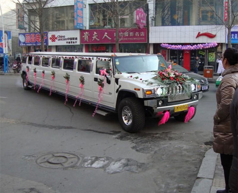 Hummer siêu dài rước dâu ở Trung Quốc