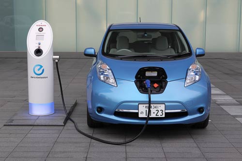 Nissan Leaf EV có giá 35.667 USD