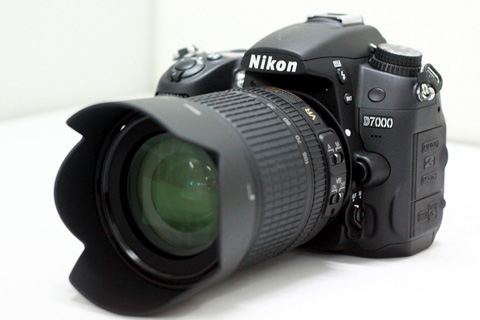 Đập hộp Nikon D7000 chính hãng