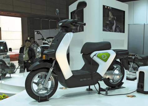 Xe máy chạy điện đầu tiên của Honda giá hơn 5.000 USD