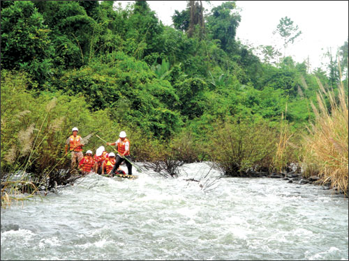 Vượt ghềnh suối Tiên