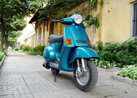 Ngắm Vespa Cosa 200 ở Sài Gòn