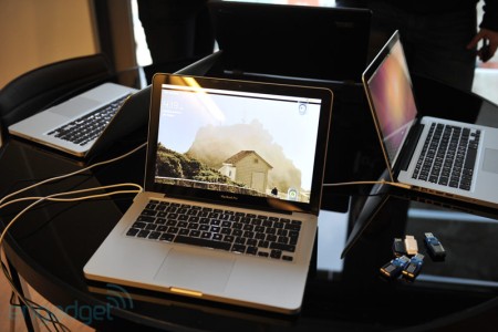 Laptop MacBook Pro chạy Android dùng pin hơn 1 ngày