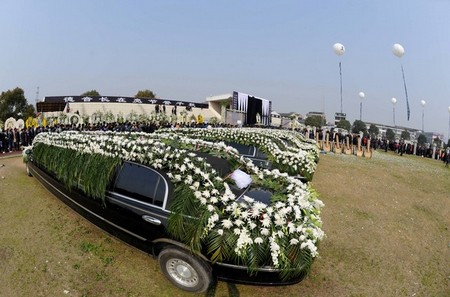 Một doanh nhân chi hơn 16 tỷ tổ chức tang lễ cho mẹ