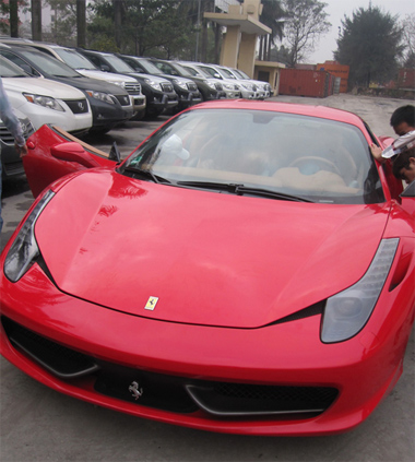 Siêu xe Ferrari 458 Italia màu đỏ về Việt Nam