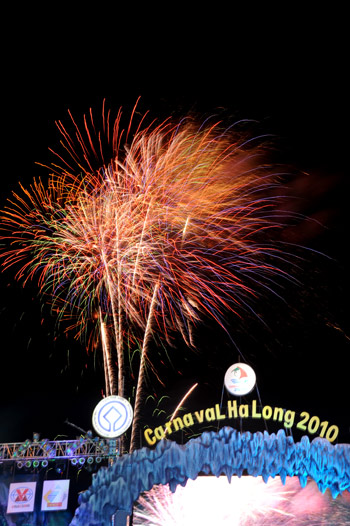 Bắn pháo hoa tại Carnaval Hạ Long và Festival Nha Trang