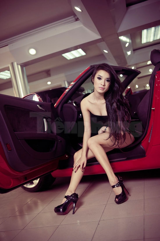 'Ngộp thở' với hot girl Hà My bên Audi TT