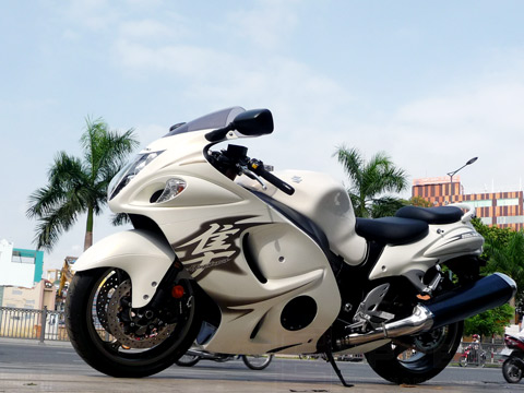 'Chim ưng' Suzuki Hayabusa 2011 đầu tiên tại Việt Nam