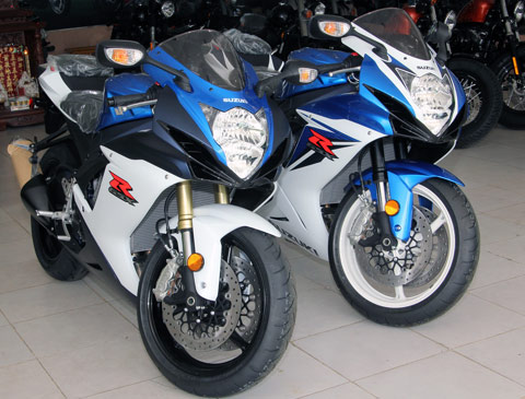 Cặp đôi Suzuki GSX-R 2011 ở Sài Gòn