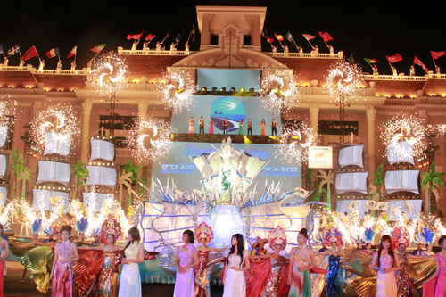 Pháo hoa rực rỡ tại lễ khai mạc Festival Biển Nha Trang