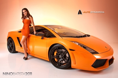 Người mẫu đọ dáng cùng Lamborghini Gallardo