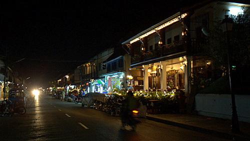 Đêm thành Luang