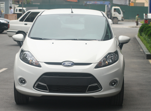 Ford Fiesta hatchback bắt đầu được bán tại Việt Nam