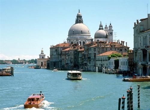 Venice: áp thuế khách sạn vì mực nước biển dâng