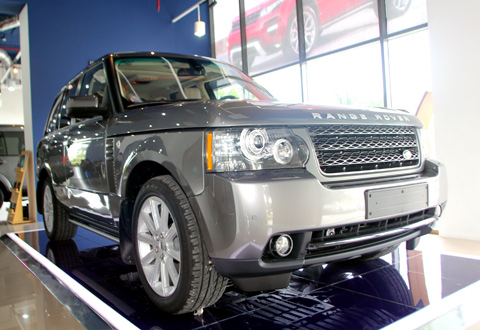 Range Rover Vogue TDV8 2011 cập cảng Sài Gòn