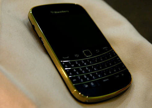 BlackBerry Bold 9900 mạ vàng của doanh nhân Hà Nội