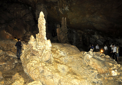 Kỳ thú hang động Pu Sam Cáp