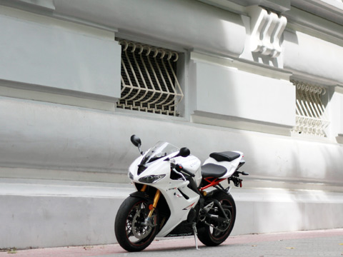 Triumph Daytona 675R trên đường phố Sài Gòn