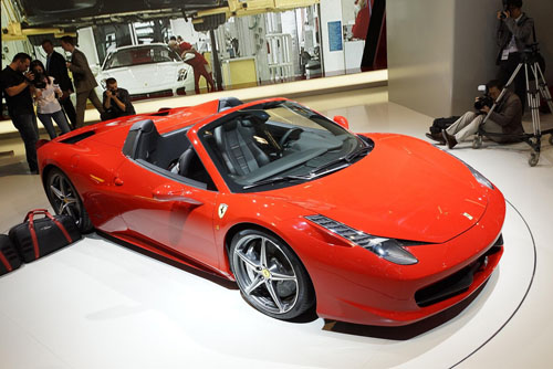 ‘Bóc tem’ Ferrari 458 Italia mui trần