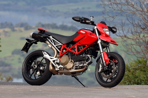 Cảm nhận "cào cào" 1100cc của Ducati