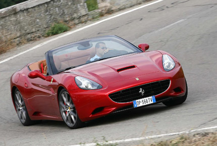 Ferrari California hâm nóng sức hấp dẫn