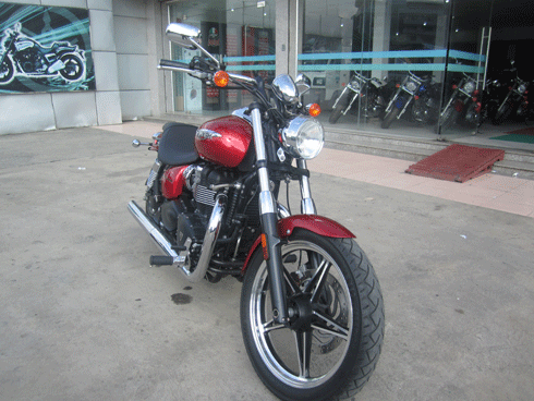 Triumph Speedmaster 2012 trên phố Sài Gòn