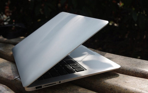 Cận cảnh MacBook Air 'nhái' giá 8 triệu đồng