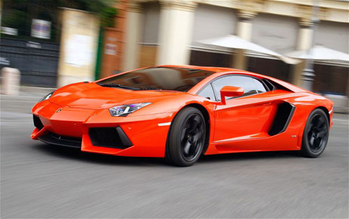 'Siêu bò' Lamborghini Aventador đạt tốc độ 370 km/h