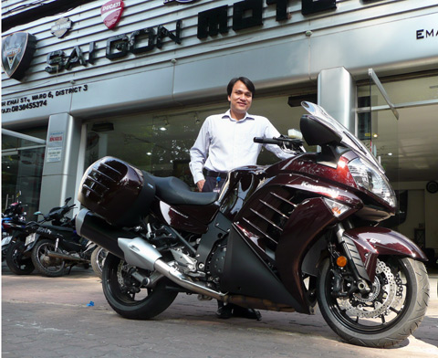 Kawasaki Concours14 ABS 2012 dưới nắng Sài Gòn