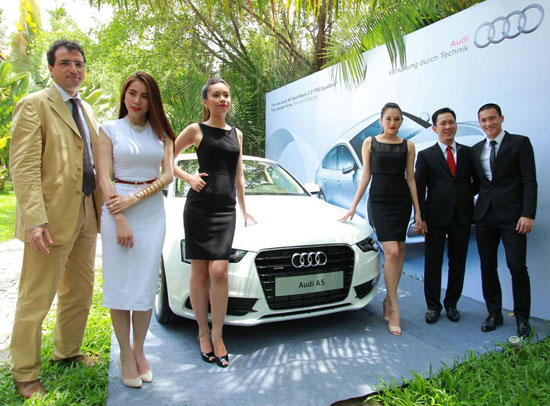 Công Vinh - Thủy Tiên tậu xe sang Audi hơn 2 tỷ đồng