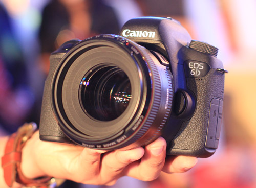 Canon EOS M giá khoảng 20 triệu đồng tại Việt Nam