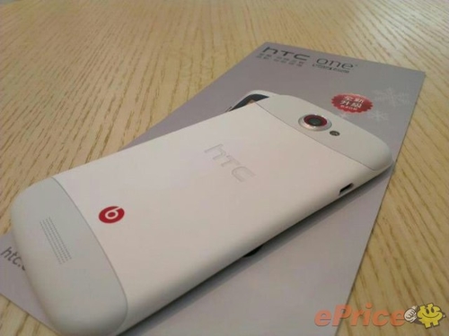 'Đập hộp' HTC One S hàng độc màu trắng