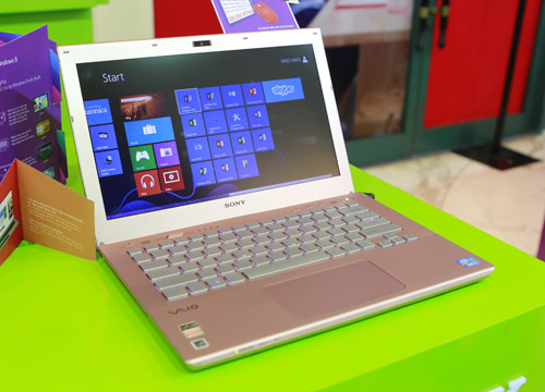 Laptop cảm ứng Windows 8 giá mềm hút khách