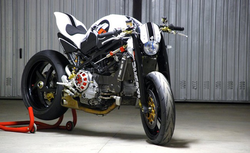 Ducati S4R custom - gồ ghề nhưng lãng mạn
