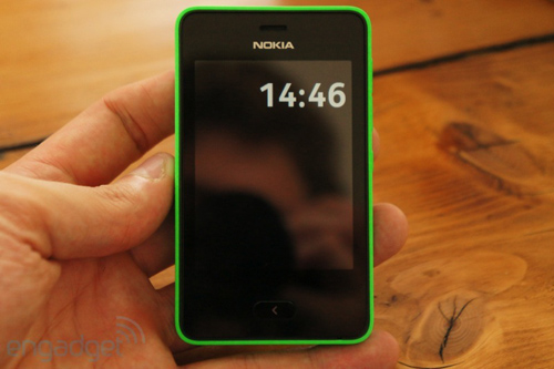 Cận cảnh Nokia Asha 501 pin một tháng rưỡi