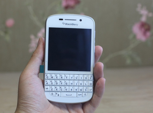 BlackBerry Q10 chính hãng giá 16,5 triệu đồng