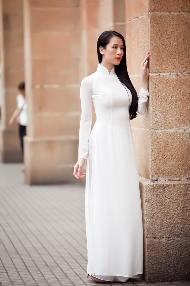 Thái Hà dịu dàng với áo dài trắng