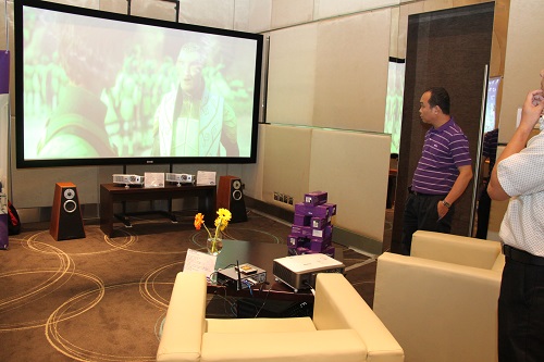 Máy chiếu Full HD không dây đầu tiên có mặt tại Việt Nam