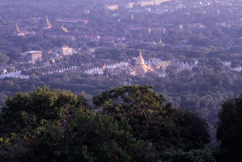 Hoàng hôn trên đỉnh Mandalay