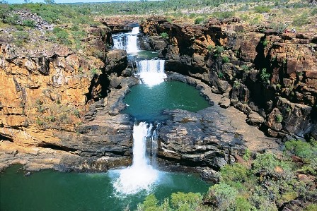 Du ngoạn thác nước 4 tầng tuyệt đẹp ở Úc