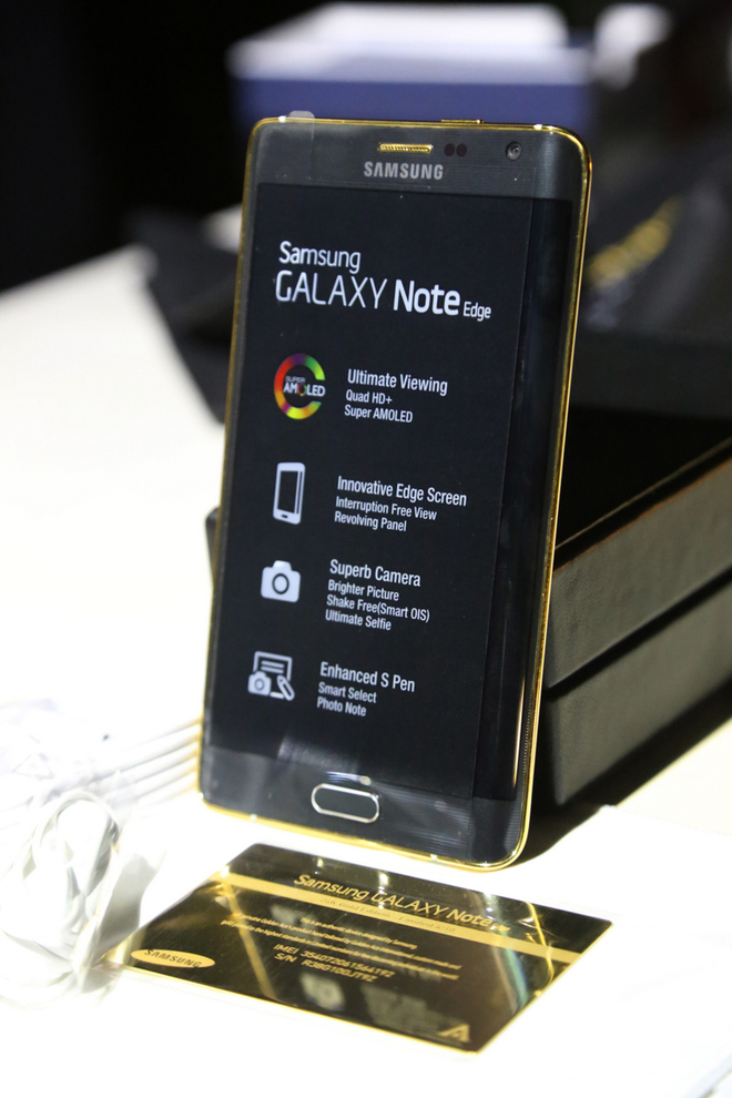 Galaxy Note Edge màn hình cong mạ vàng giá 21 triệu đồng