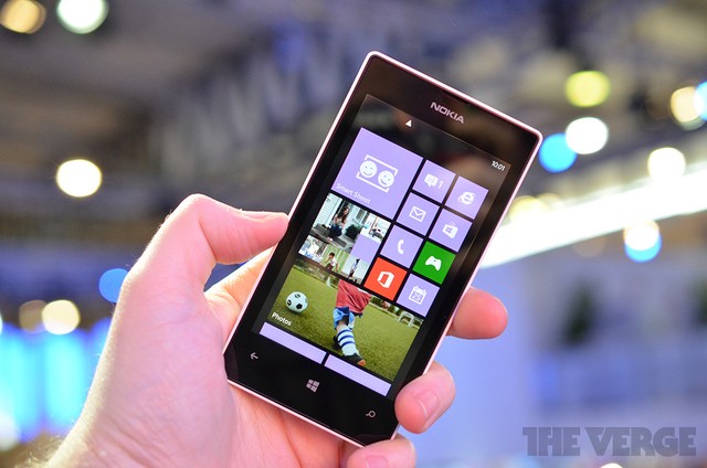 Nokia Lumia 520 bán online còn 600.000 đồng