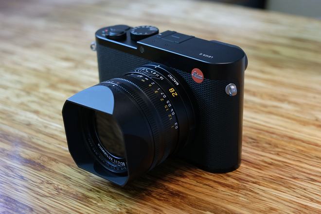 Mở hộp máy ảnh cao cấp Leica Q giá 100 triệu đồng