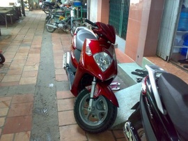 Bán Dylan Nhật 150cc, màu đỏ đô 2003 rẻ bèo