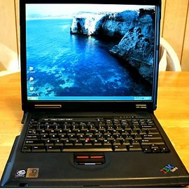 BAN RE LAPTOP IBM A22 ,moi dep 99%, dung cuc ben, gia 2tr5, nhanh tay len nhe