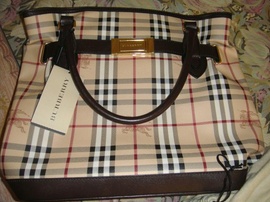 Cho ai yêu thích túi xách Burberry authentic