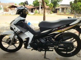 Bán xe Yamaha EXCITER RC 135cc, côn tay, màu trắng-đen. Đồng hồ 15.000km, xe zin