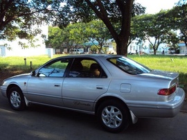 Cần đổi xe nên bán xe Camry Grande 2001, xe nhập, màu hồng phấn, đèn bông