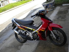 Bán Suzuki RGV 2000, 40 đầu, lên full 2006 đỏ đen, máy móc zin, ngay chủ