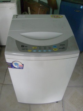 Cần bán máy giặt hiệu SANYO 6.0KG.Máy giăt lòng giặt bằng inox, còn mới 90%,